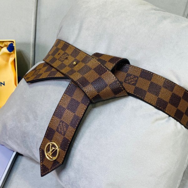 Replica di cinture Louis Vuitton in vendita, falso online